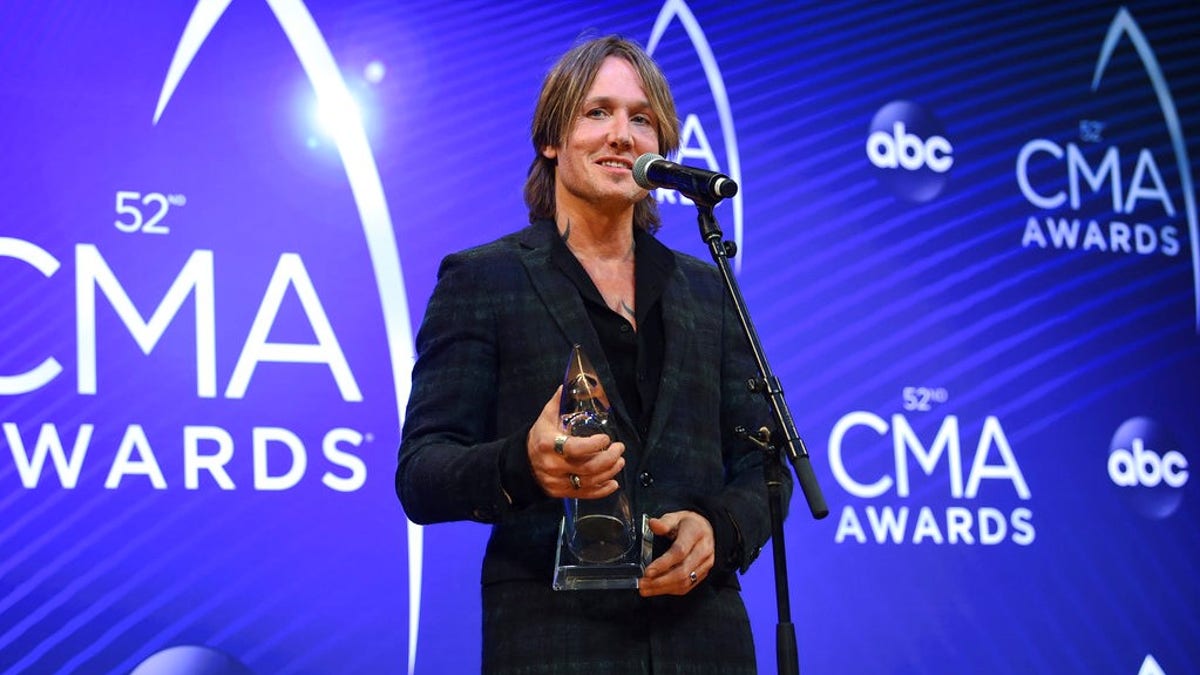 Keith Urban won Entertainer of the Year award at the 52nd annual CMA Awards.