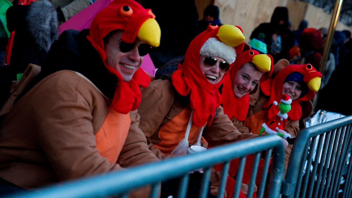 People try to stay warm before the 92nd annual Macy's Thanksgiving Day Parade in New York, Thursday, Nov. 22, 2018. (AP Photo/Eduardo Munoz Alvarez)