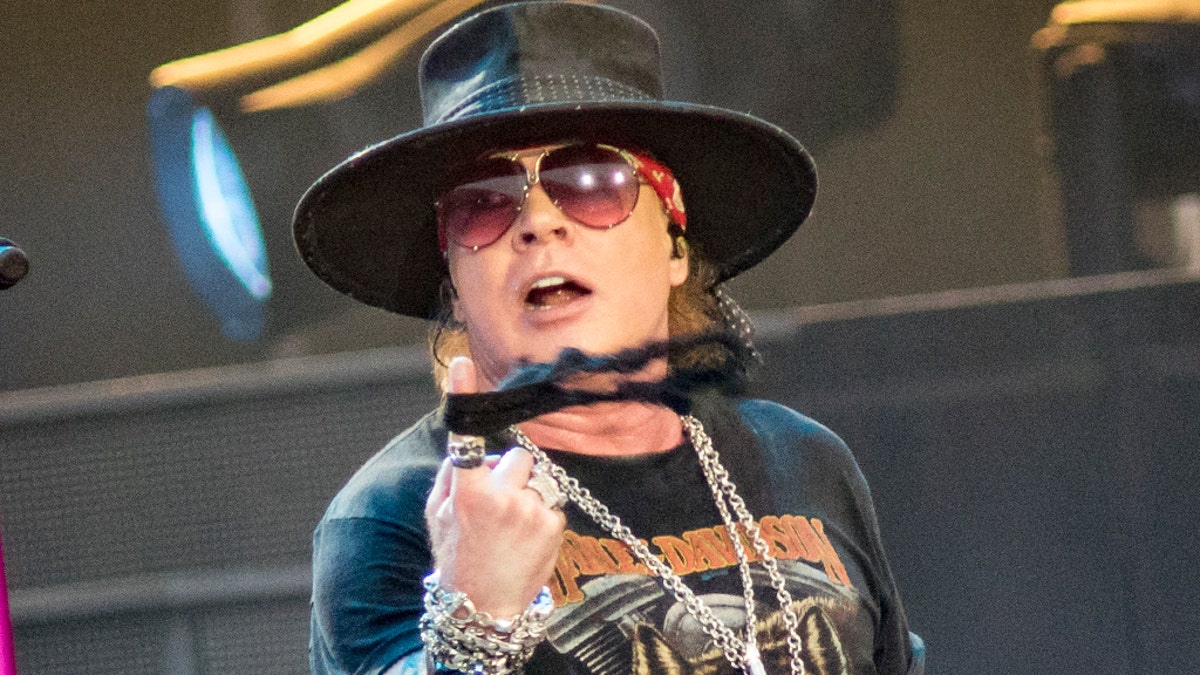 Guns N' Roses frontman Axl Rose slammed the Trump campaign in a tweetstorm on Sunday.<br data-cke-eol="1">