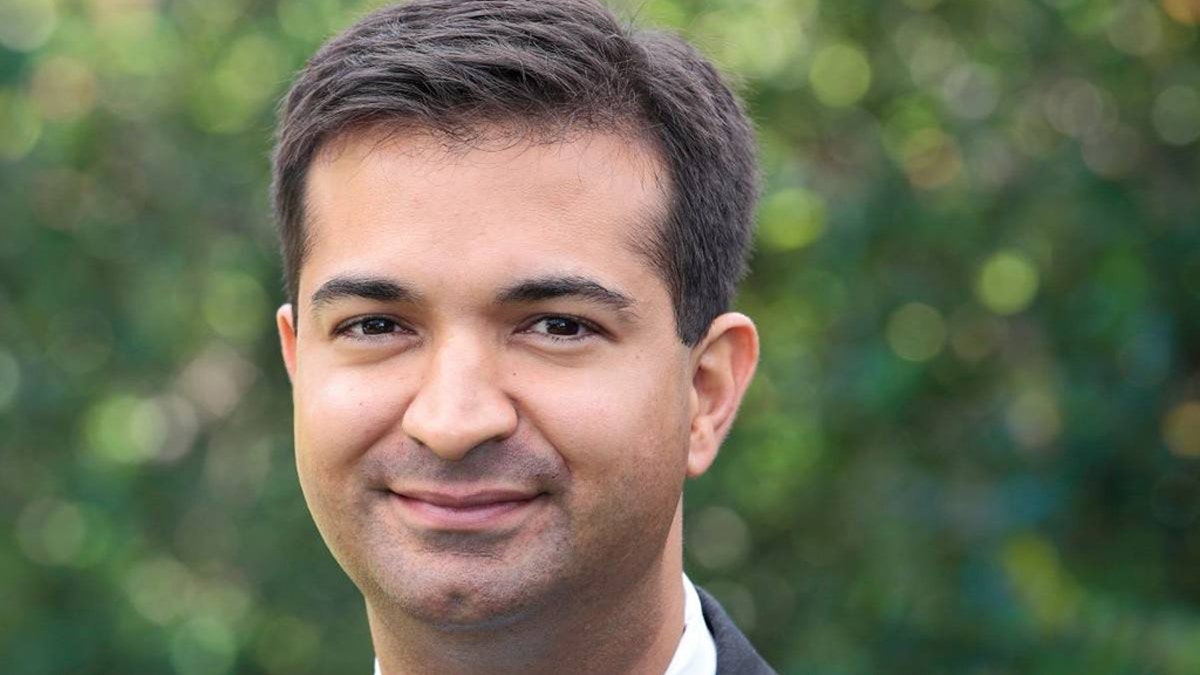 Florida Rep. Carlos Curbelo met with a 19-year-old who threatened to kill him and publicly forgave him.?