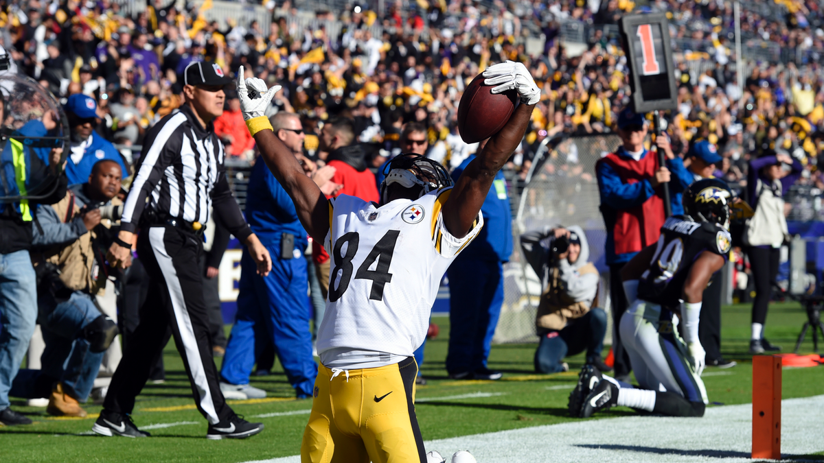 Antonio Brown celebrates