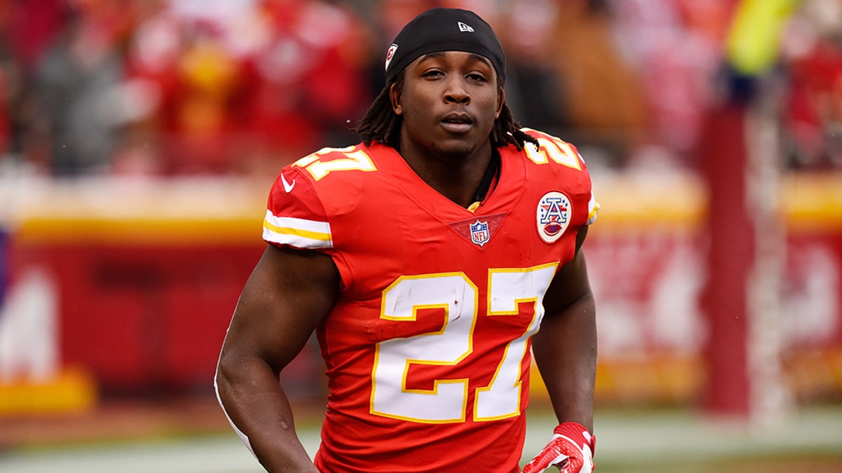 Kareem Hunt runs on the field 