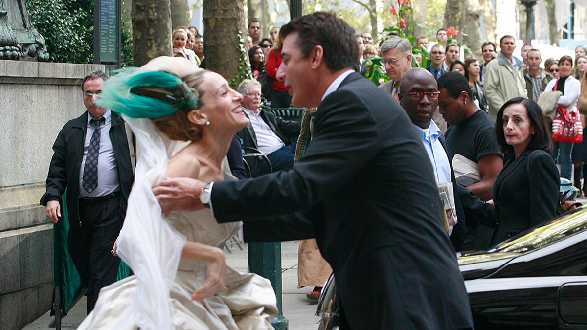 Actress Sarah Jessica Parker as Carrie Bradshaw and actor Chris Noth as Mr. Big on the set of "Sex and the City: The Movie" in New York City, New York on October 2007.