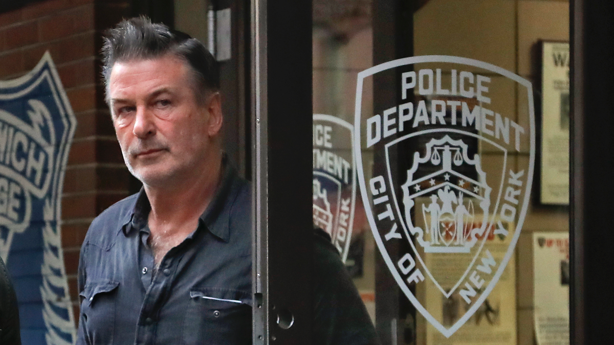 Actor Alec Baldwin walks out of the New York Police Department's 10th Precinct, Friday, Nov. 2, 2018, in New York. Baldwin was arrested Friday after allegedly punching a man in the face during a dispute over a parking spot outside his New York City home, authorities said.(Photo/Julie Jacobson)