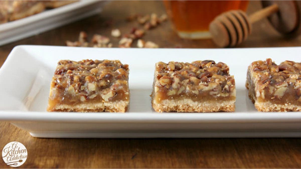 honey-pecan-pie-bars-w-name-1024x682.jpg
