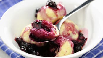 Black Plums Stew with Cinnamon