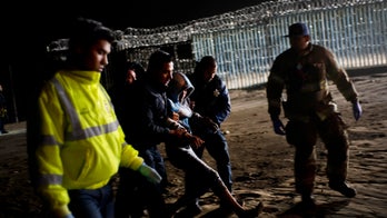 Tijuana mayor says arrest caravan organizer, vows to stop funding migrants