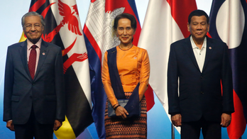 Mahathir slams Myanmar's Suu Kyi for handling of Rohingya
