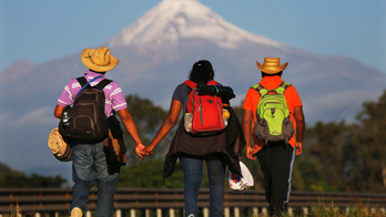 Migrant caravan pushes on toward Mexico's capital