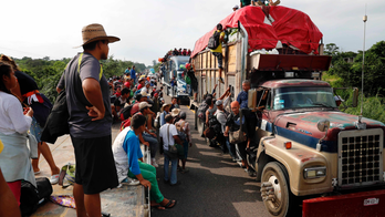 Migrants' brief hopes of buses to Mexico's capital dashed