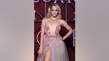 Sports Illustrated Swimsuit reveals ‘Golden Barbie’ Jasmine Sanders as new rookie