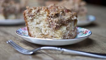 Apple Cinnamon Crumb Cake