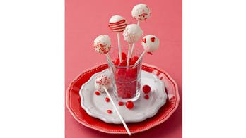 Cutie Cake Lollipops