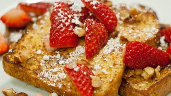French Toast with Strawberries and Hazelnuts