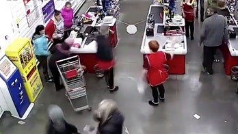 Mom gives birth at grocery store with help of cashier