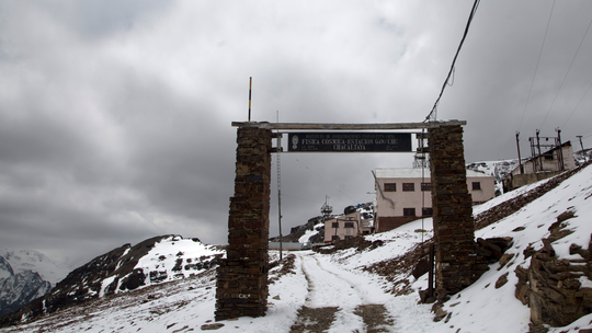 Bolivian observatory collects data as glaciers melt