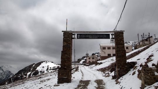 Bolivian observatory collects data as glaciers melt