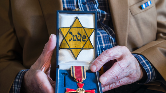 Holocaust survivor recalls 'Night of Broken Glass' horrors
