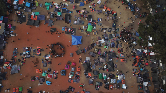 Migrants march to border in Tijuana