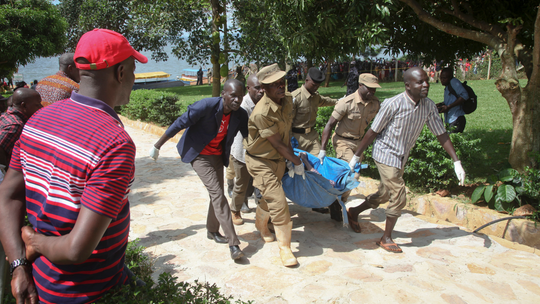 Ugandan divers pull bodies from Lake Victoria boat accident