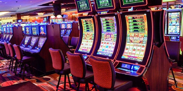 A man claims that he was ripped off by an Arizona casino after winning $50,000 on a slot machine. The casino says he was paid fairly.