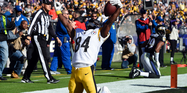 Pittsburgh Steelers wide receiver Antonio Brown celebrates after scoring a touchdown against the Baltimore Ravens on Nov. 4, 2018.