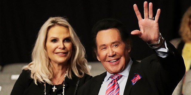 Wayne Newton with wife Kathleen McCrone.