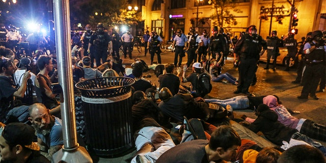 Police corner the last protesters remaining on the street before starting detentions, after the not guilty verdict in the murder trial of Jason Stockley, a former St. Louis police officer charged with the 2011 shooting of Anthony Lamar Smith, in St. Louis, Missouri, U.S., September 17, 2017. 