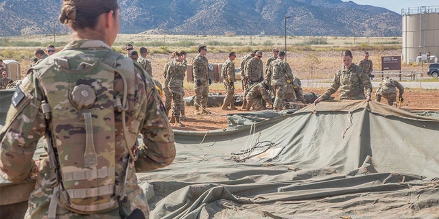 US soldiers assigned to the 309th Military Intelligence Battalion and the 305th Military Intelligence Battalion set up a tent on Fort Huachuca, Arizona.