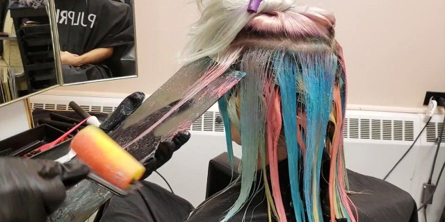 Kelly O'Leary created the colorful look by dipping rollers normally used for decorating into different dyes.