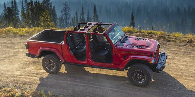L.A. Auto Show: The 2020 Jeep Gladiator pickup is a Wrangler that hauls