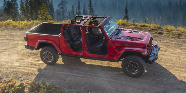 L.A. Auto Show: The 2020 Jeep Gladiator pickup is a Wrangler that hauls