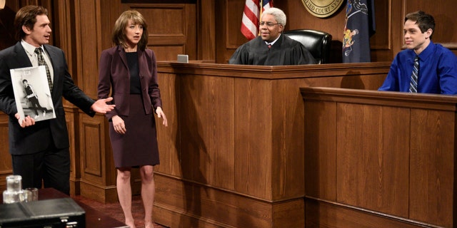 From l-r: James Franco, Heidi Gardner, Kenan Thompson and Pete Davidson in an episode of "Saturday Night Live" on December 9, 2017.