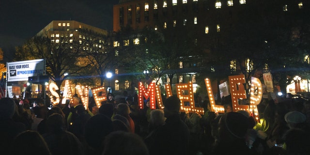 Protesters gather outside the White House in support of Robert Mueller Nov. 8. (Lauren Lee)