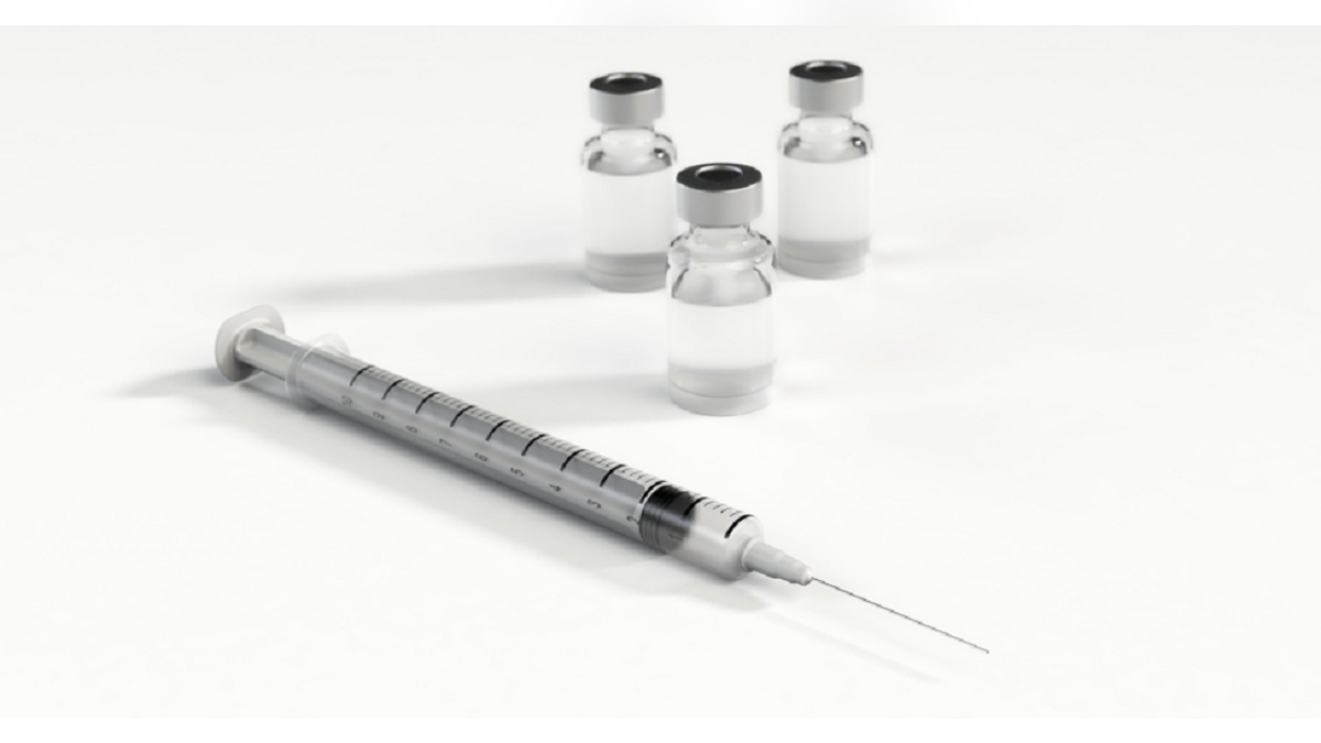Health officials say more than 3,000 patients may have been exposed to HIV hepatitis B and hepatitis C.