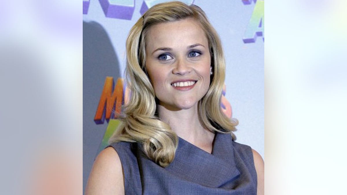 Actress Reese Witherspoon poses during a photocall to promote the movie 'Monsters vs. Aliens' in Berlin, March 10, 2009. The film opens in German cinemas on April 2. REUTERS/Tobias Schwarz (GERMANY)