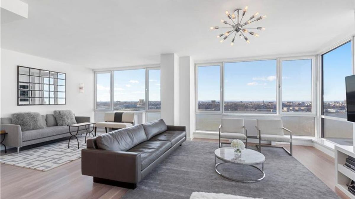 The luxury apartment(s) boasts Hudson River views but no outdoor space. (Daniel Neiditch President of River 2 River Realty)