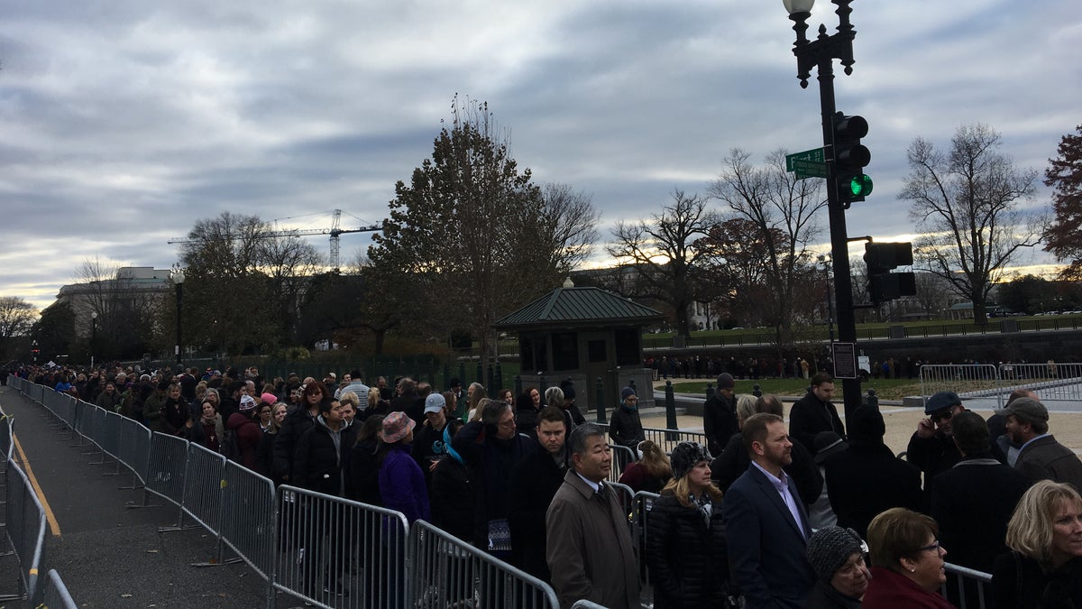 Long lines of visitors waiting to pay their respects to former President George H.W. Bush. (Peter Doocy/Fox News).