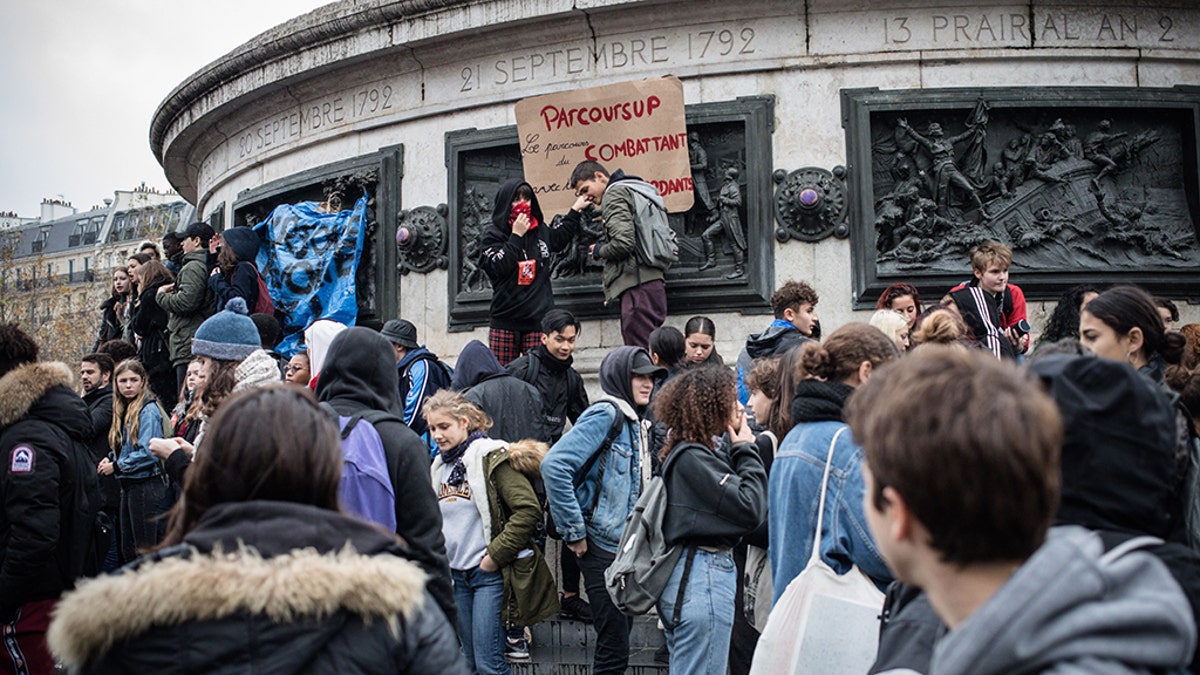 Students protesting at the Republic Square
