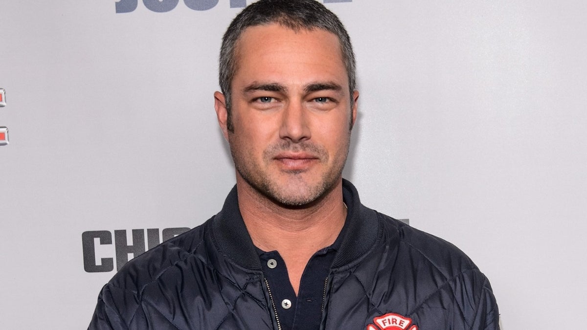 ‘Chicago Fire’ star Taylor Kinney helps Pennsylvania driver with blown