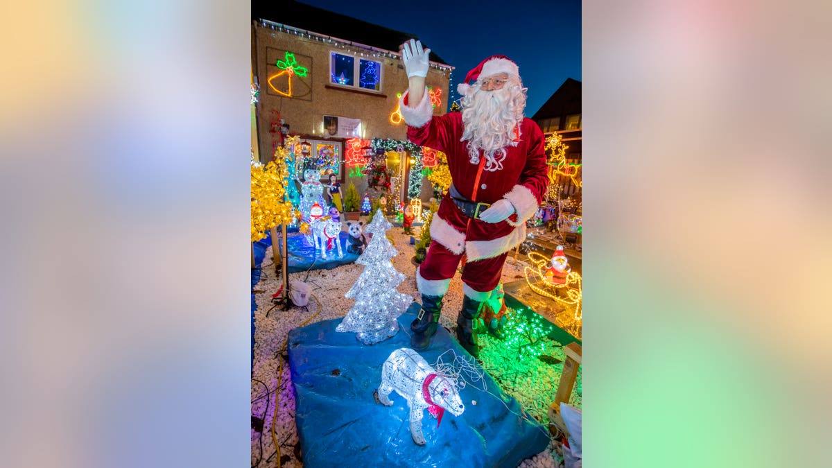 David Brown decked out his home in 3,000 glittering Christmas lights to fulfil his wife’s dying wish and sends letters to all the children who write to him.?