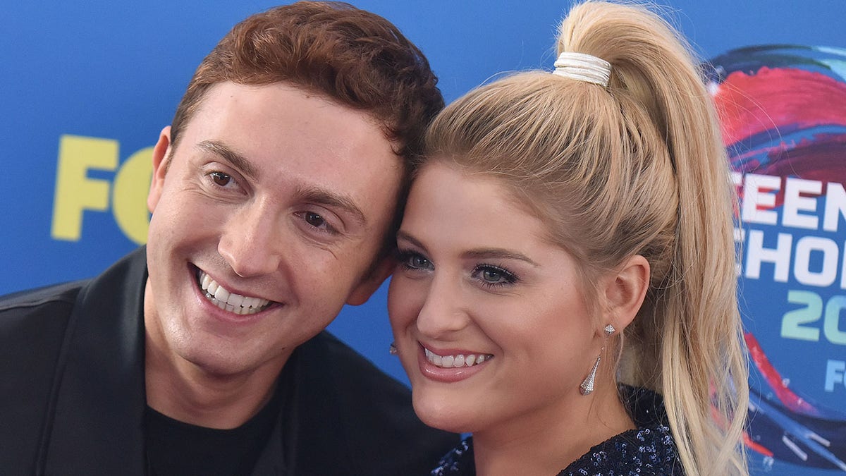 US singer Meghan Trainor and US actor Daryl Sabara attends the Teen Choice Awards 2018 in Los Angeles, California, on August 12, 2018. (Photo by LISA O'CONNOR / AFP) (Photo credit should read LISA O'CONNOR/AFP/Getty Images)
