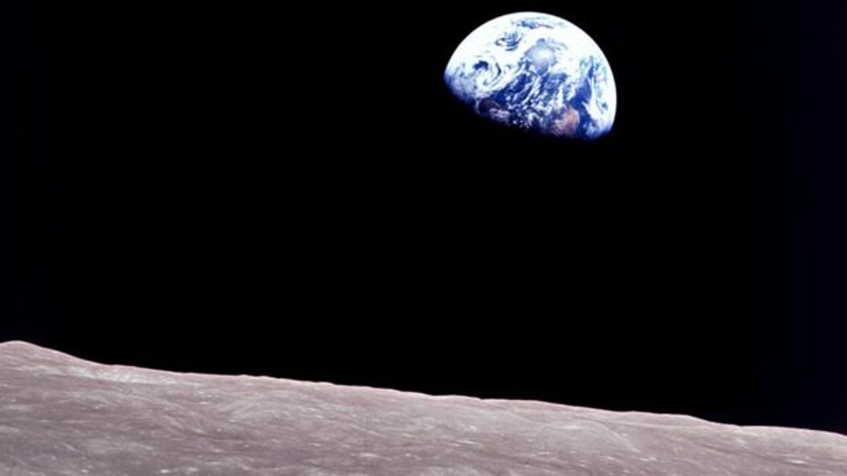 This well known Earthrise image was captured from Apollo 8. (NASA)