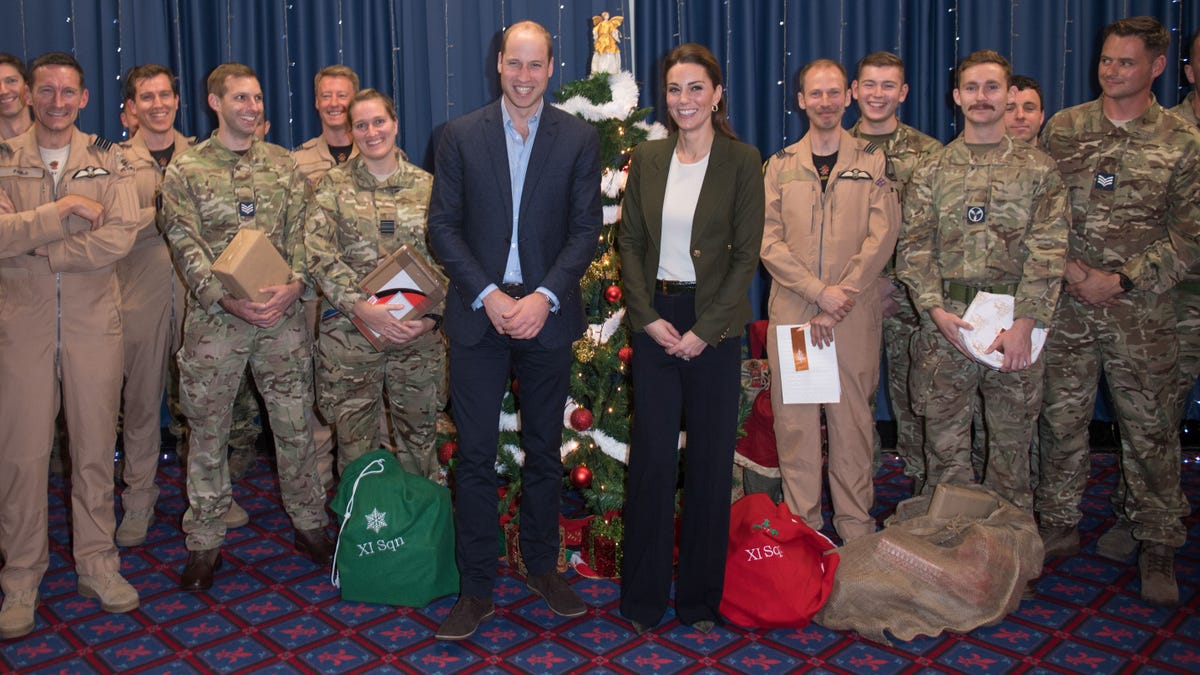 AKROTIRI, CYPRUS - DECEMBER 05: ***UK OUT FOR 28 DAYS*** Prince William, Duke of Cambridge and Catherine, Duchess of Cambridge visits the mess hall to meet family members and personnel at the Akrotiri Royal Air Force base during an official visit to RAF Akrotiri on December 05, 2018 in Akrotiri, Cyprus. (Photo by Pool/Samir Hussein/WireImage)