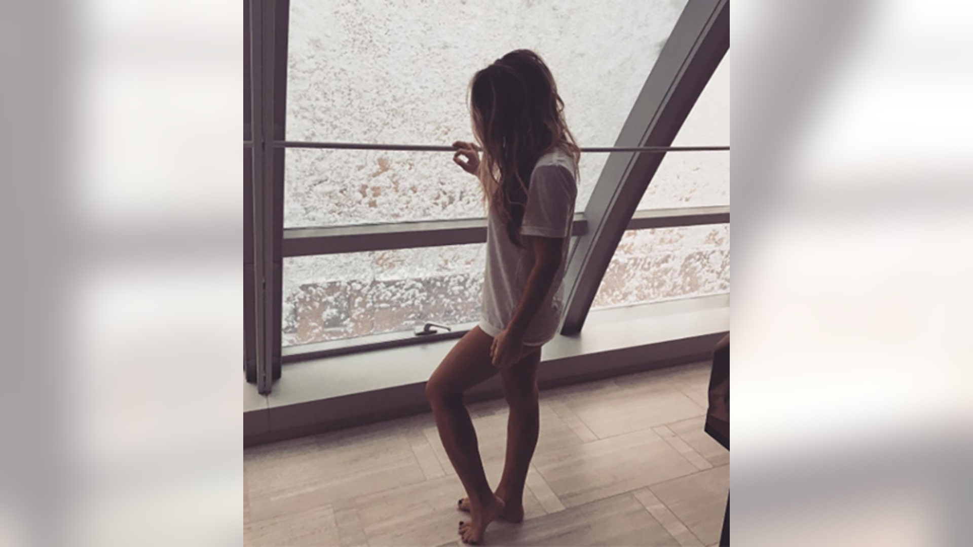 Jessie James Decker stayed warm on a snow day by staying inside. The country star seems to have forgotten one crucial thing...her pants! Click here for more pics of Decker on Hollywoodlife.com.