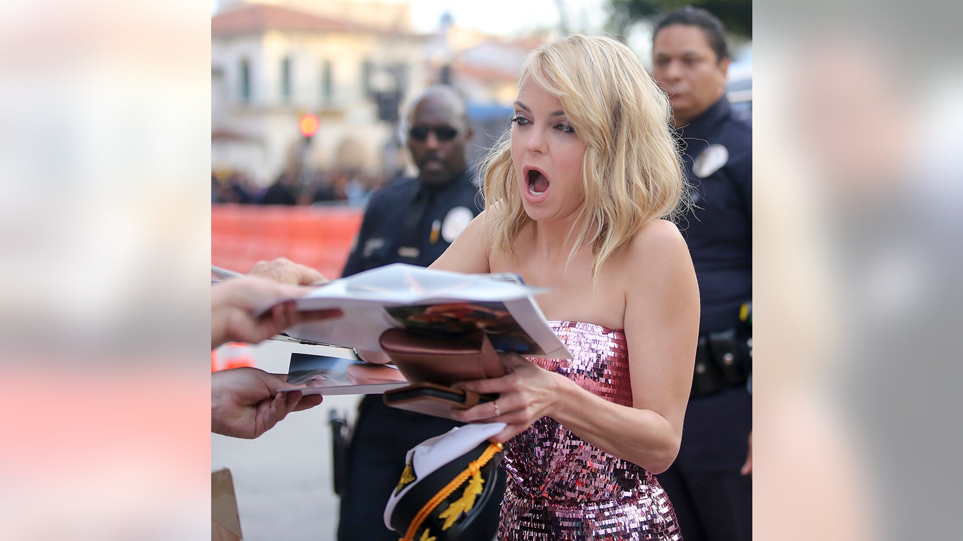 Actress Anna Faris makes funny faces whilst arriving at the "Overboard" premiere in Los Angeles.