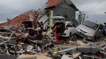 Doctors, rescuers work in tsunami-struck Indonesian areas