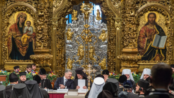 Ukraine Orthodox leaders approve break with Russian church