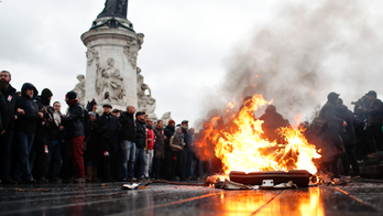 Paris shutters itself in fear of worsening protest violence