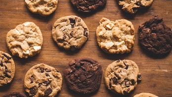 Don't eat raw cookie dough this holiday season, CDC warns
